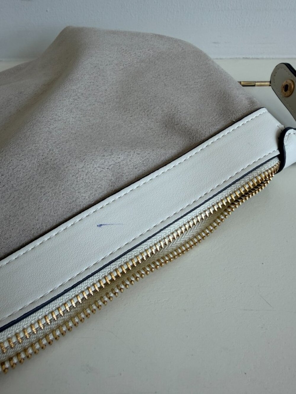 Sondra Roberts oversized tote creamy white luxe gold-tone hardware black trim - Picture 11 of 16